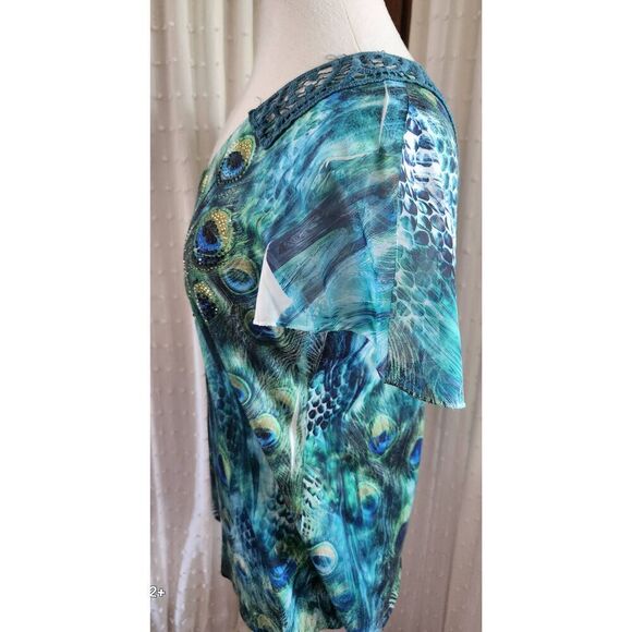 F74 B.L.E.U. Peacock blue & green blouse, crochet, deep V-neck & flutter sleeves - Picture 3 of 10